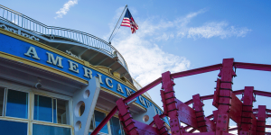 how does a steamboat work
