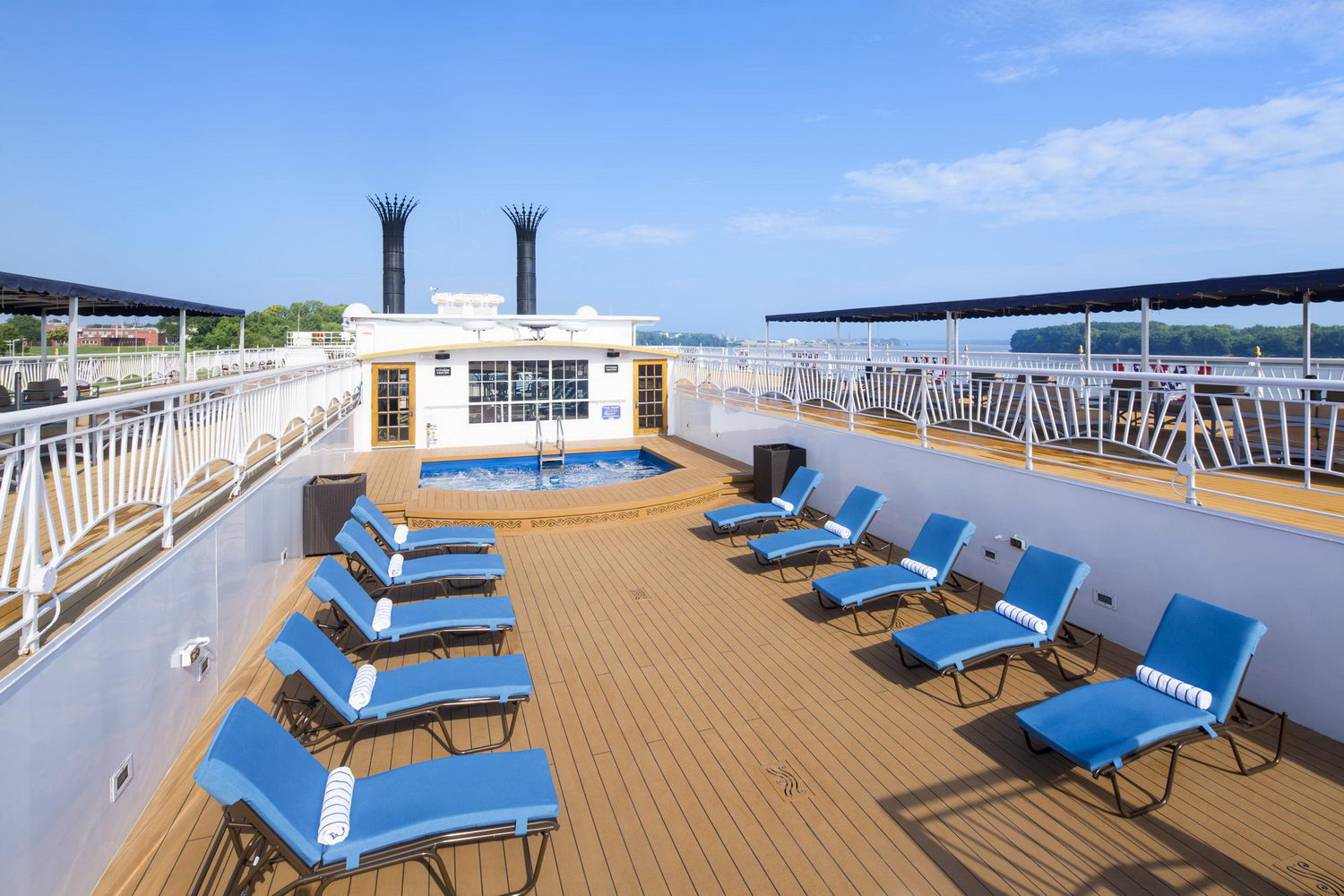American Queen - Pool Deck